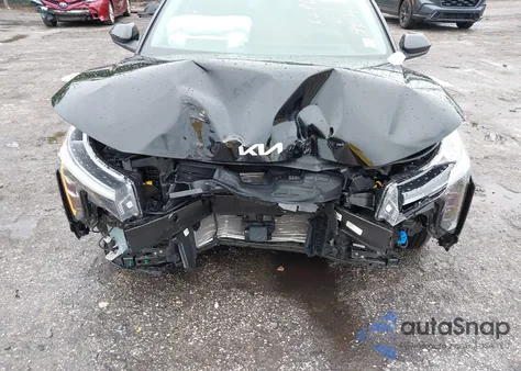 2025 Kia K4 Lxs z USA, uszkodzony, nr VIN 3KPFT4DE8SE046331